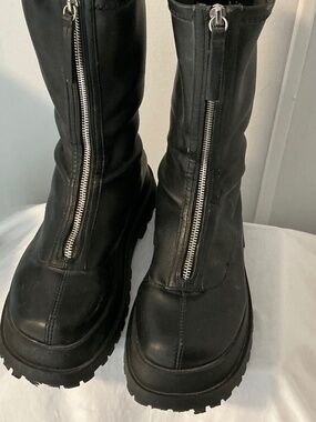 Urban Outfitters Knee-High Chunky Boots – Black – Platform Sole – Zip Detail